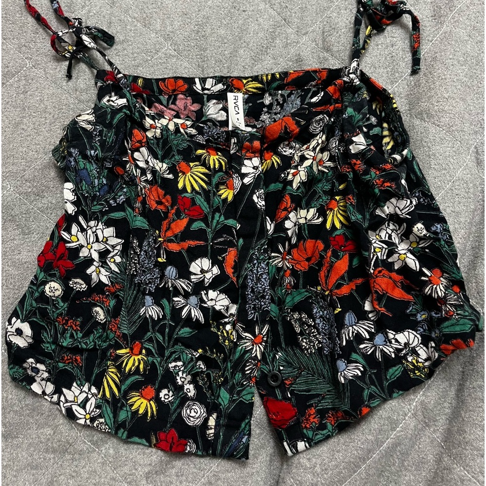 RVCA top- size small (true to size)